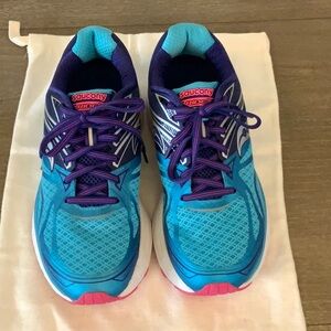 Saucony Everun Ride 9 Womens Running Sneakers